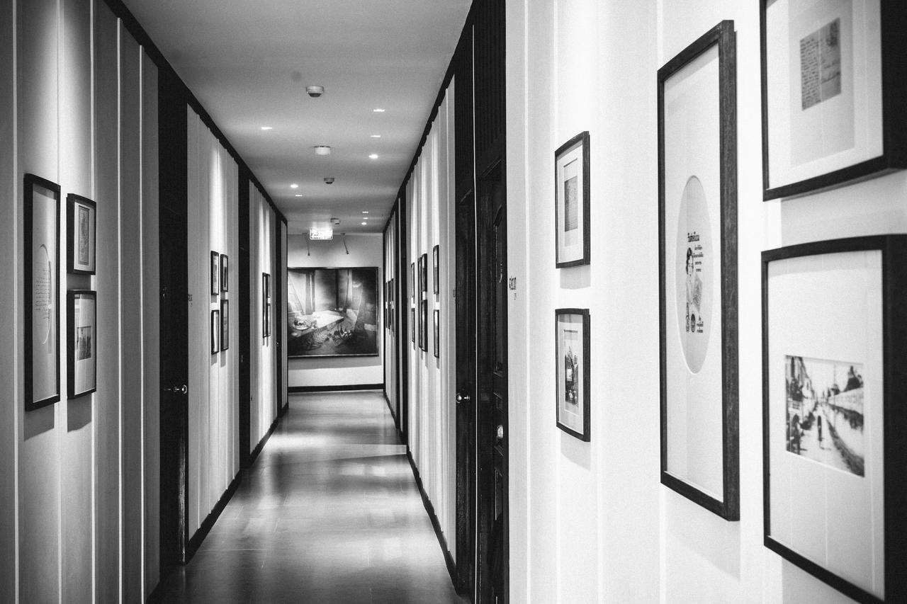 The Raweekanlaya Бангкок Экстерьер фото The interior of the gallery